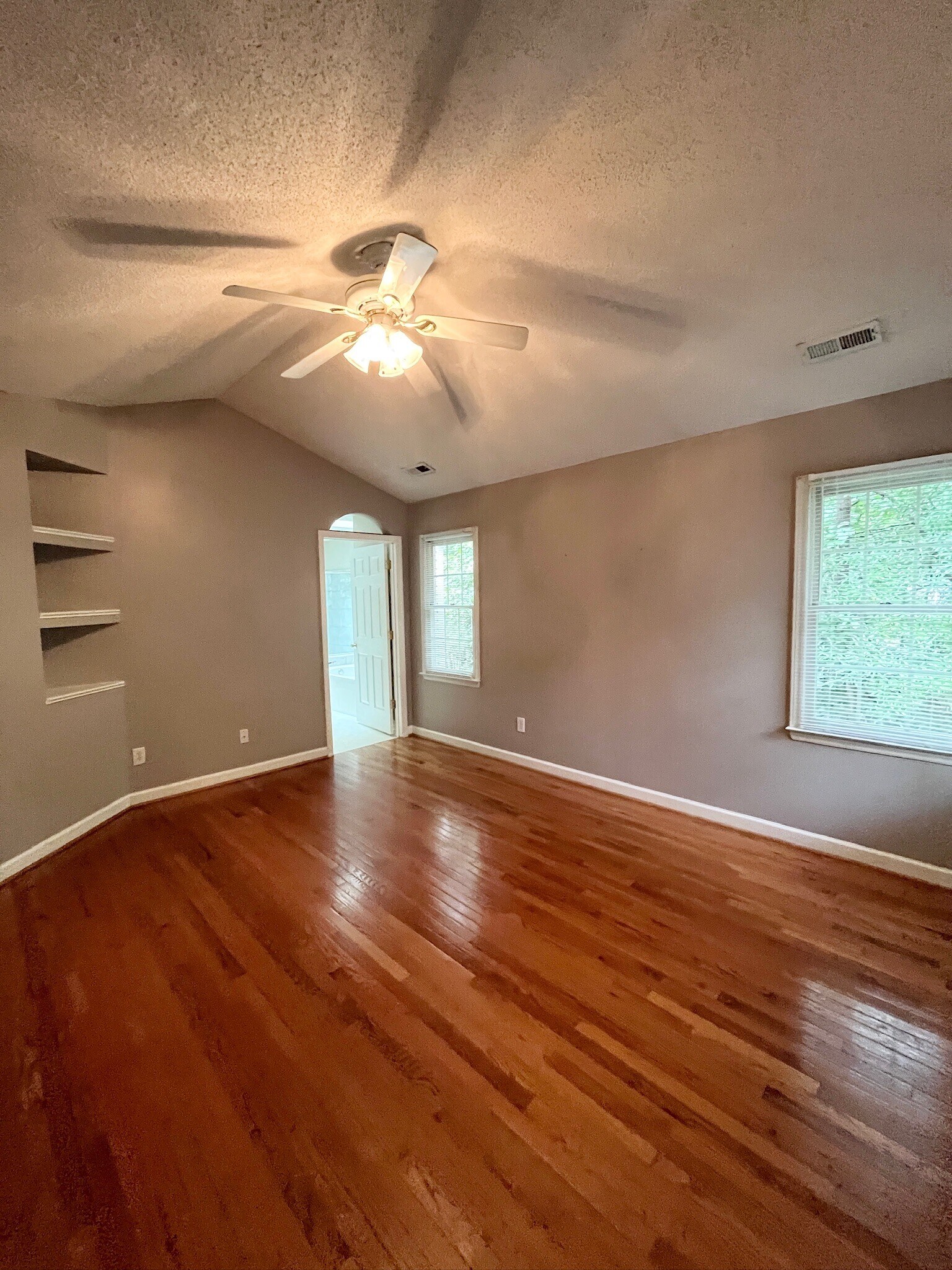 master bedroom - 8601 Abbotsbury Ct
