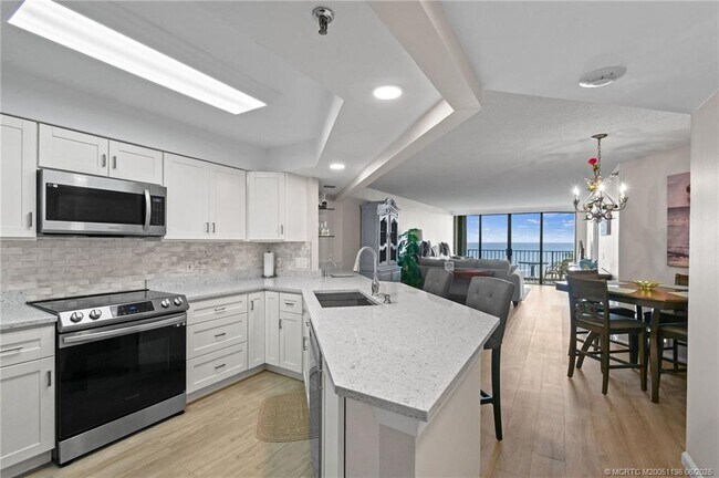 Building Photo - 9650 S Ocean Dr