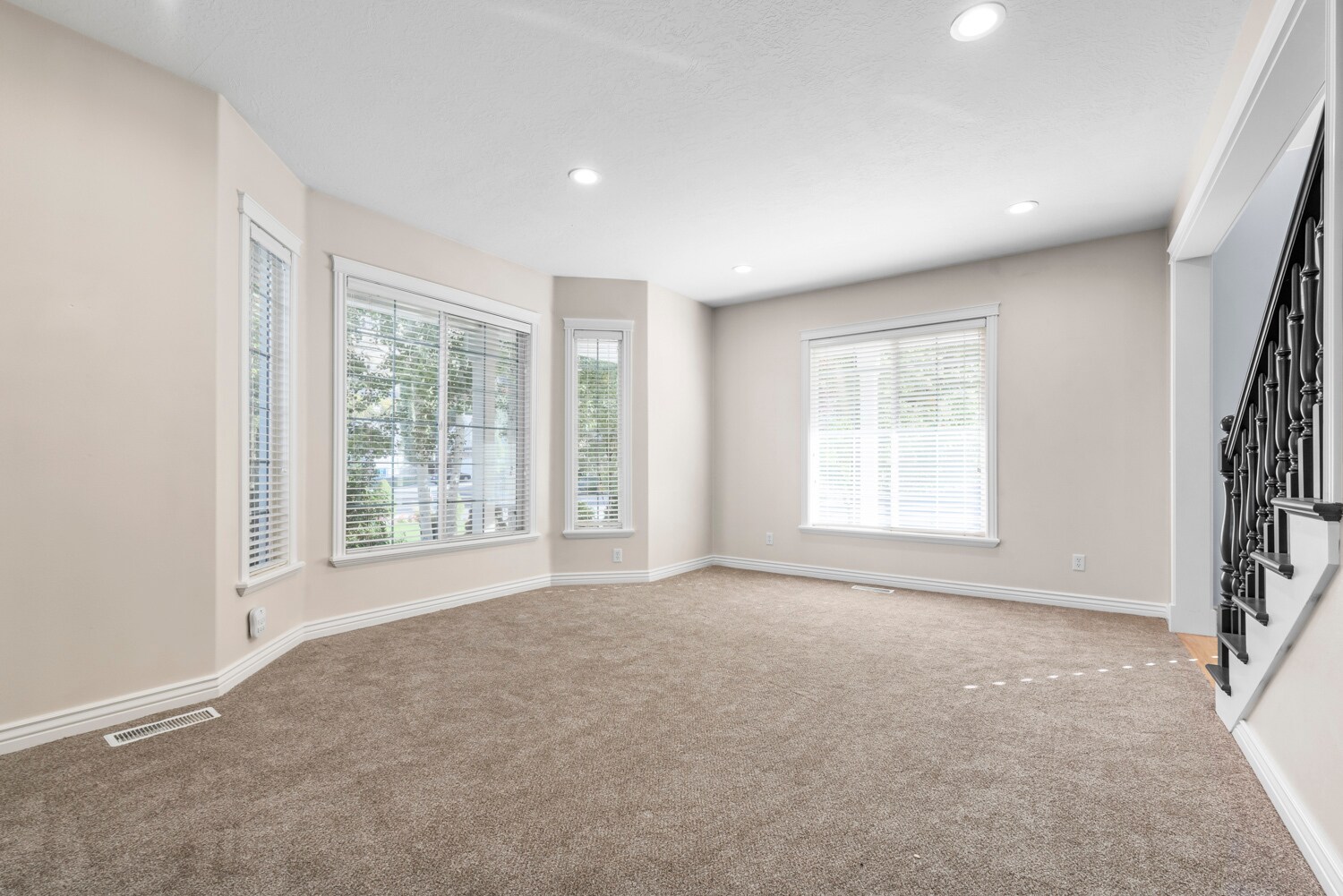 Living Room - 1807 Skyline Dr
