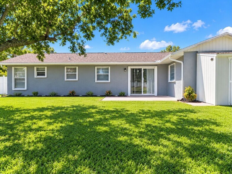 Building Photo - 7402 Lakeland Blvd