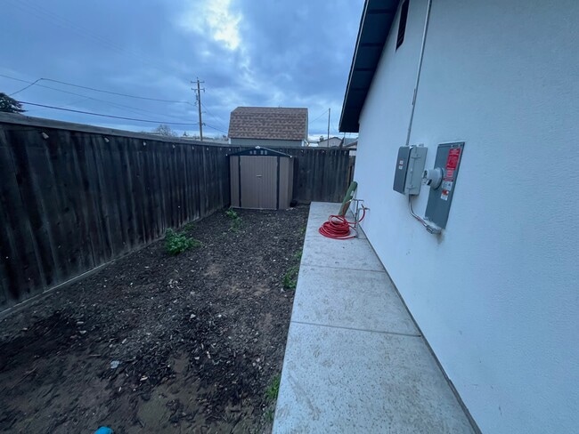 Building Photo - 125 N Walnut Ave