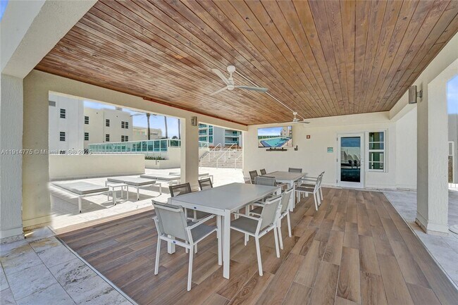 Building Photo - 101 S Fort Lauderdale Beach Blvd