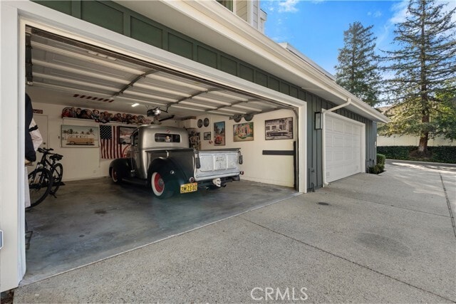 Building Photo - 18175 Andrea Cir N