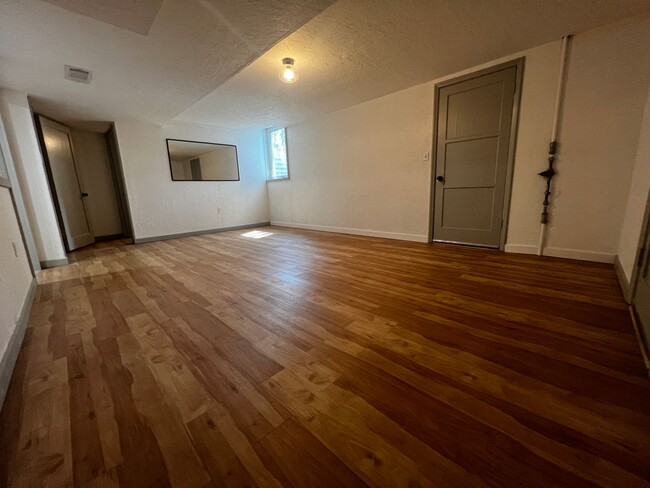 Building Photo - 4 Bedroom/2 Bathroom House in Ogden