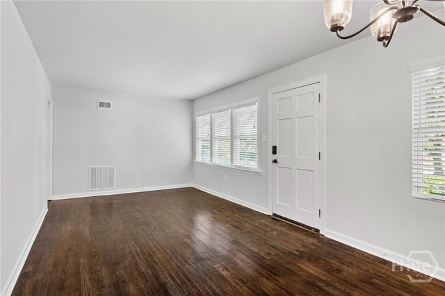 Building Photo - 1805 E 62nd St