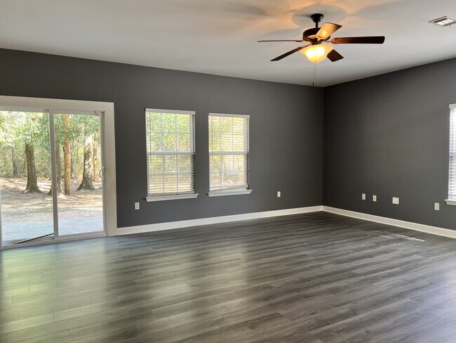 Building Photo - 6005 Fiori Dr