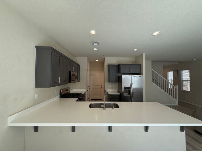 Building Photo - Two story home located in Sylvan School District!