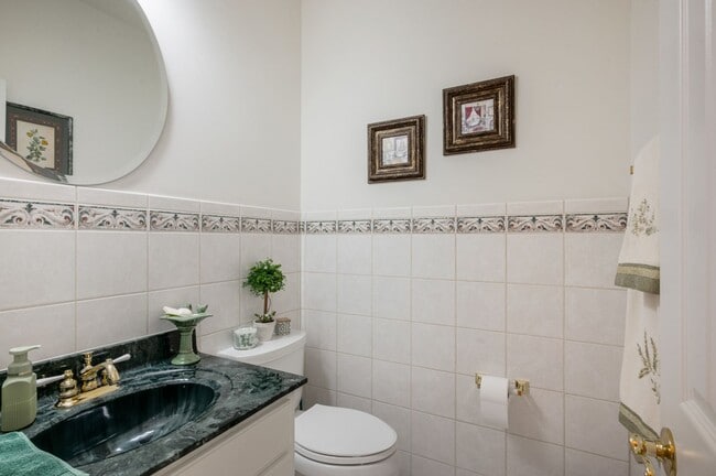 Building Photo - Executive Rental