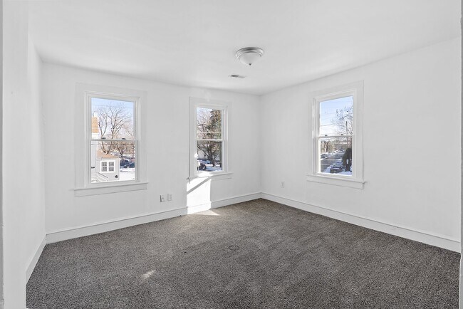 Building Photo - 126 S 4th St