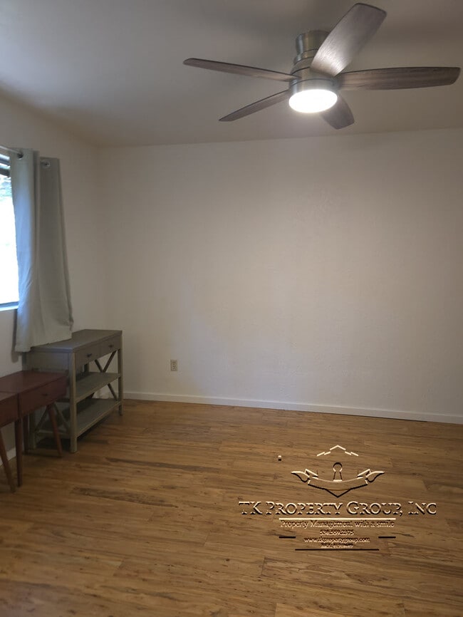 Building Photo - 16048 Mountain View Dr