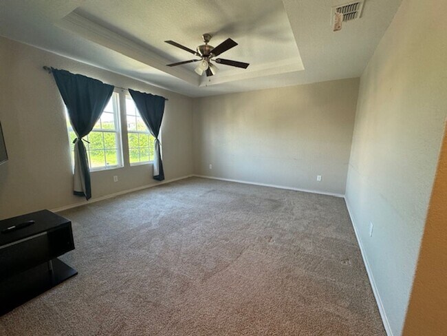 Building Photo - Super Nice! Featuring 4 bedroom/ 3 bath