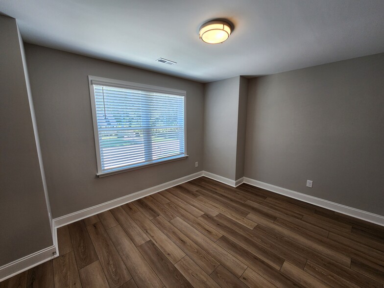 Guest Bedroom 2 - 3920 Gloucester Dr W