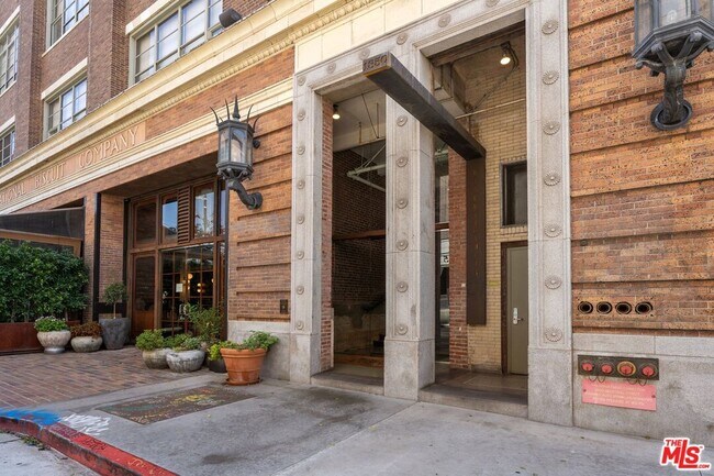 Building Photo - 1850 Industrial St