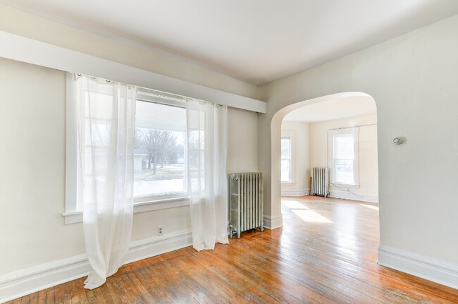 Building Photo - 302 W Fifteenth St