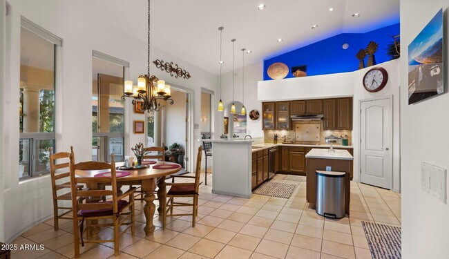 Building Photo - 5910 E Cielo Run S