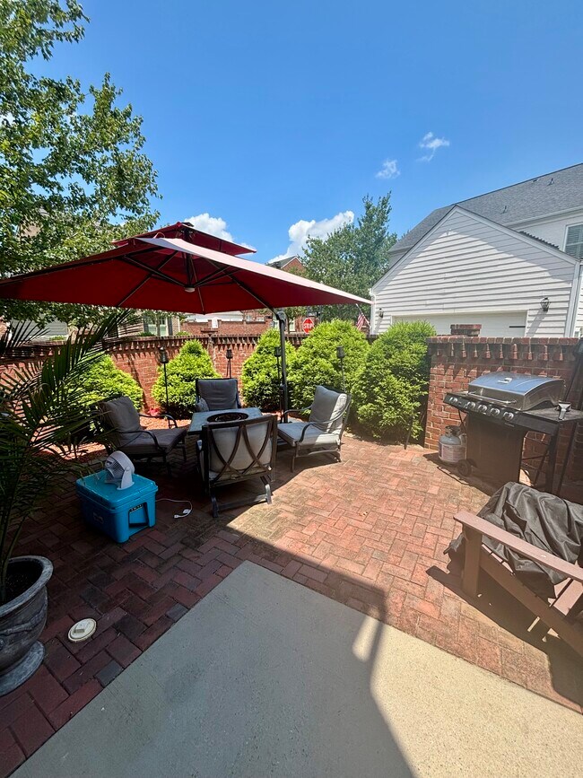 Building Photo - 500 Summerfield Place