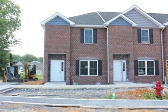 Building Photo - Townhouse for Rent in Cedar Point