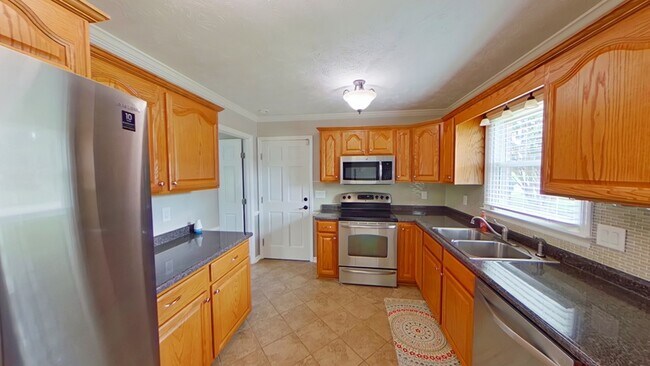 Building Photo - 867 Flintwood Rd