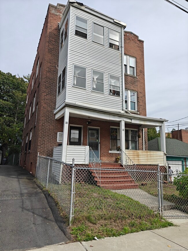 Primary Photo - 42 Groton St