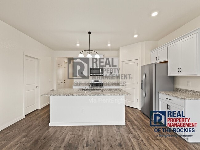 Building Photo - 920 London Wy