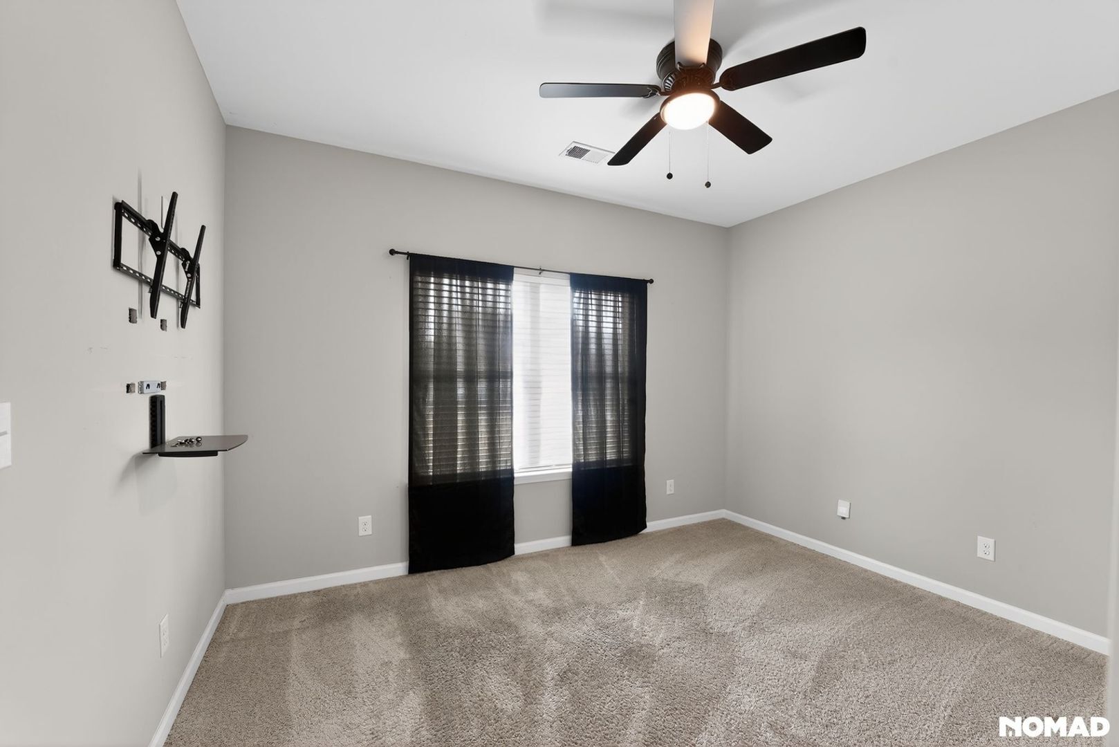 Building Photo - 1154 Paramount Dr