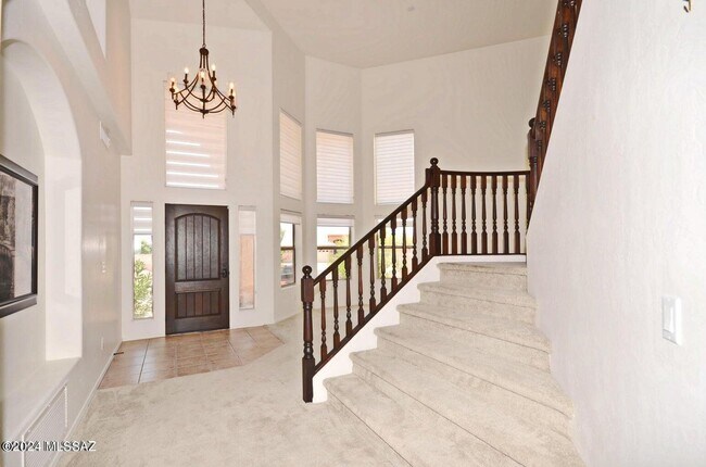 Building Photo - Beautiful NW home with pool!