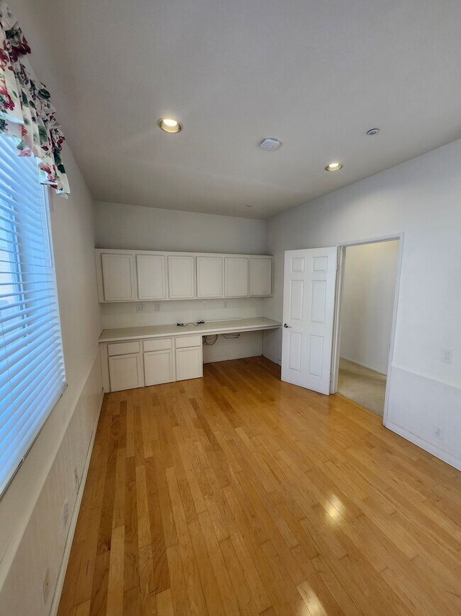 Building Photo - Beautiful two-story in Hunter's Ridge