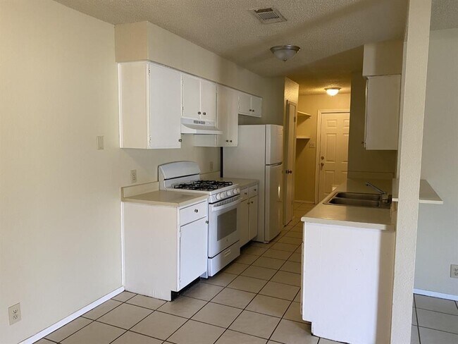 Building Photo - 110 Verna Spur
