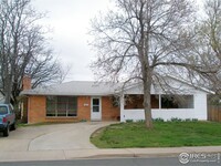 Building Photo - Spacious 6-Bedroom Ranch in Martin Acres –...