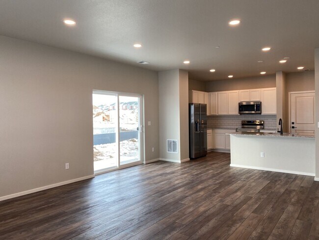 Building Photo - Stunning Townhome in Northridge Trails