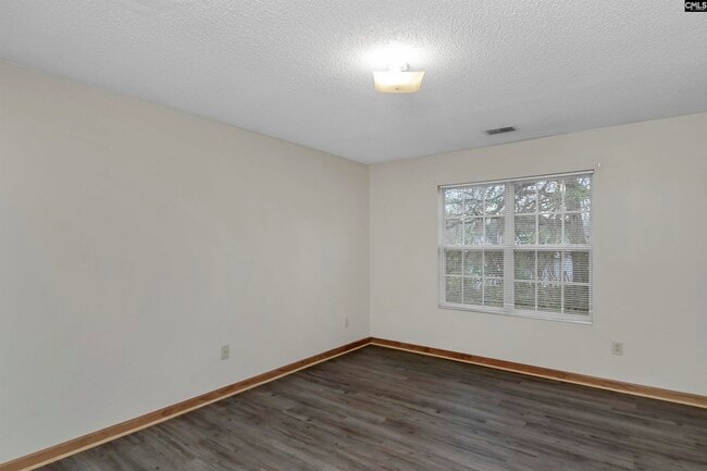 Building Photo - 122 Hazelwood Ct