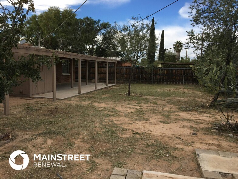 Building Photo - 3743 E Helena Stravenue