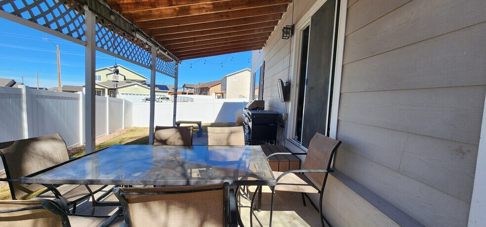 Building Photo - 2203 Meadowlark Ln