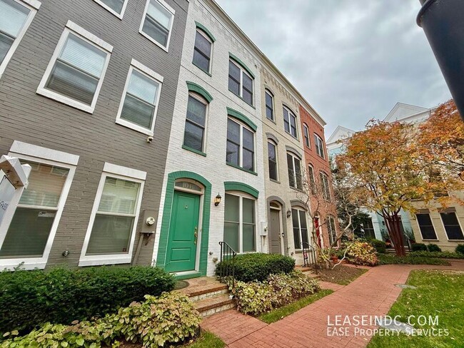 Primary Photo - 1041 5th St SE