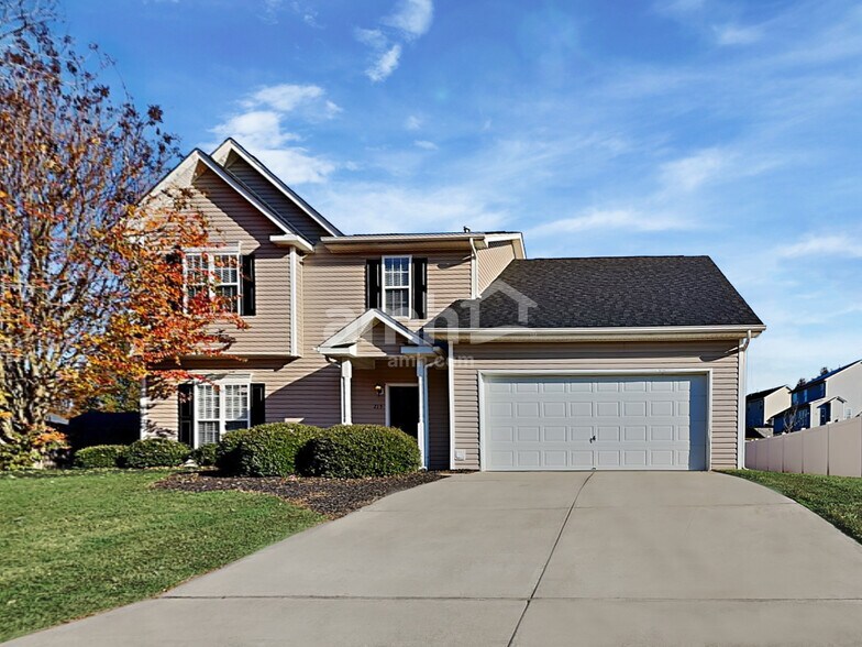 Primary Photo - 215 Creekview Dr