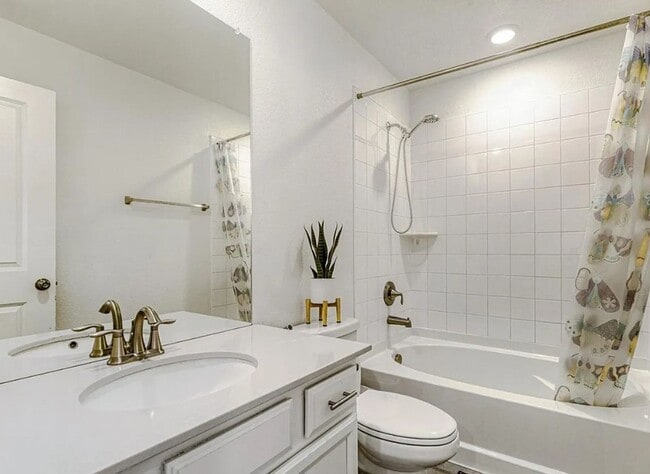 Building Photo - Luxurious CORNER LOT - 3bd 2.5 paired home in Dove Village!