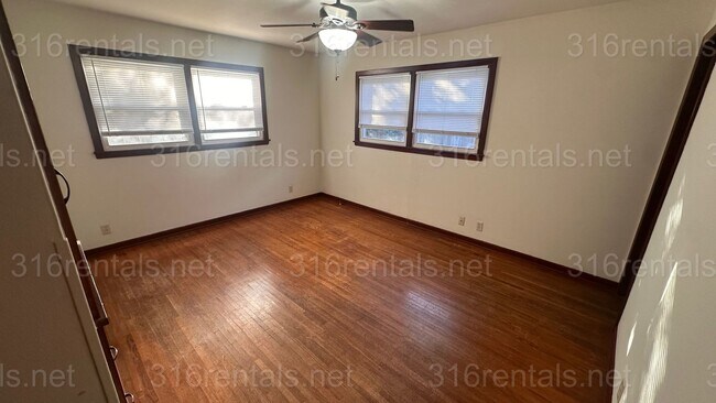 Building Photo - $775 - 1 bed 1 bath - Duplex