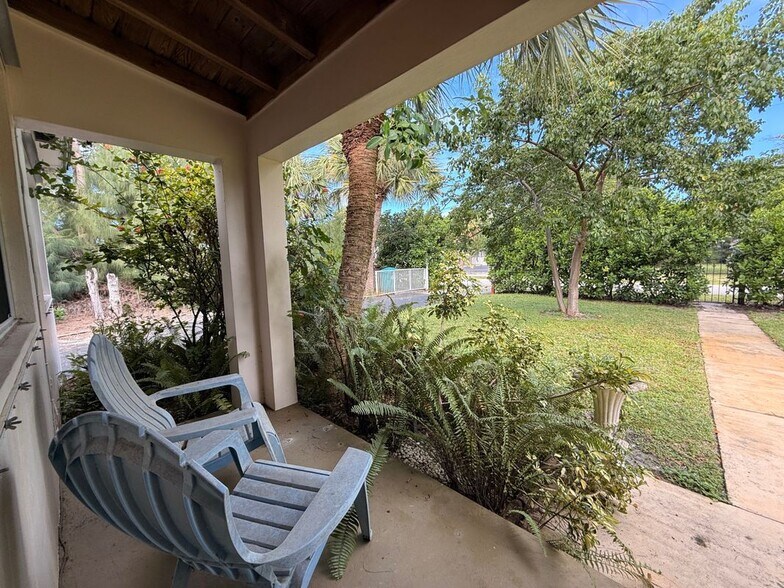 Building Photo - 620 NE 12th Ave