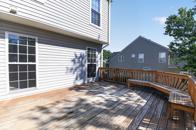 Building Photo - Meticulously maintained & spacious 4 Bd/2 full & 2 half bath home  Home in Dawson's Landing - Pet...