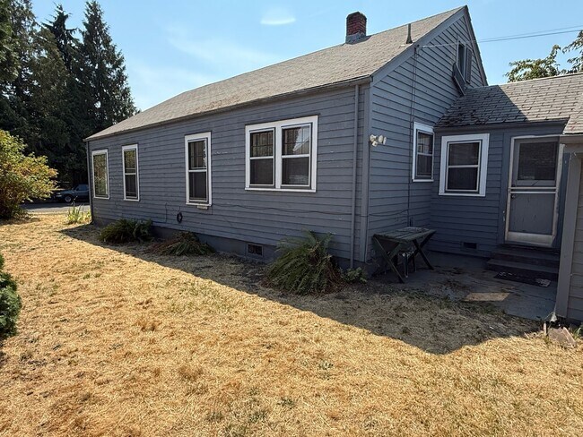 Building Photo - 844 D St