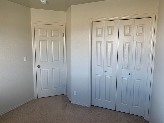 Building Photo - Adorable 3 bed 2 bath home in a quite Cald...
