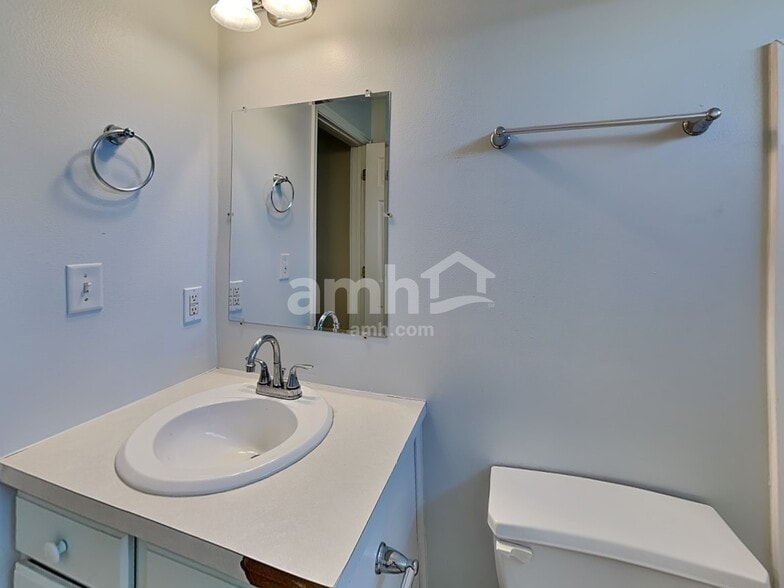 Building Photo - 1659 W 1065 S