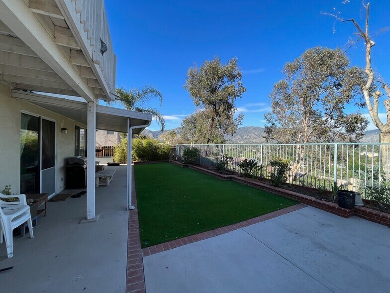 Building Photo - 12212 Edgecliff Ave