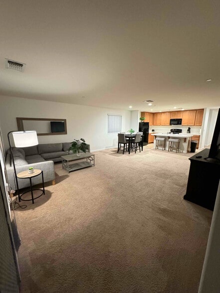 Building Photo - 1335 Meadow Ranch St