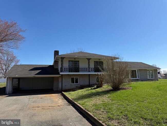 Building Photo - 10421 Tidewater Trail