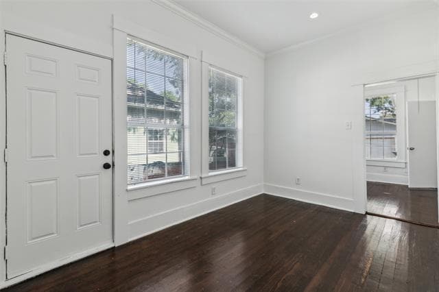 Building Photo - 820 W 10th St