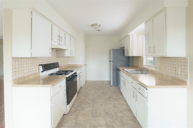 Building Photo - 5603 Porsche Ln