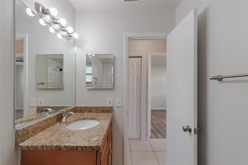 Building Photo - 2813 20th Ave W