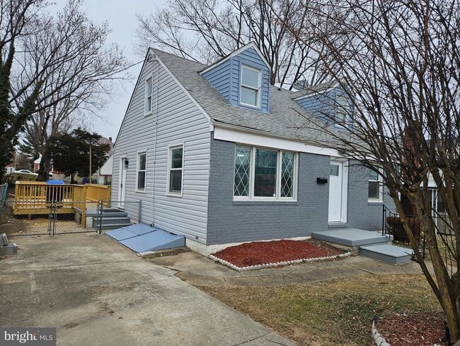 Building Photo - 5416 Radecke Ave