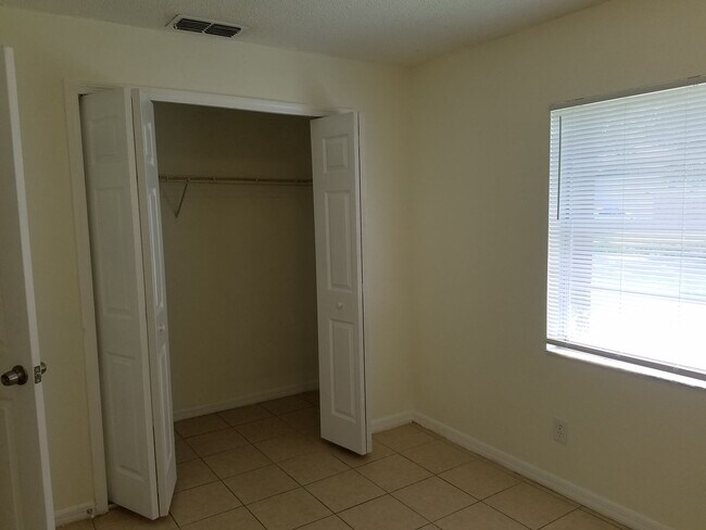 Building Photo - Cedar Ave - A